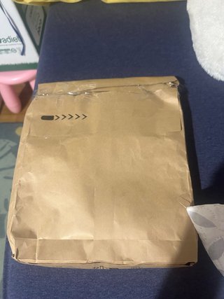 Caja de cartón y plástico