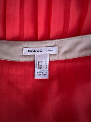 Blusa plisada Mango coral y beige