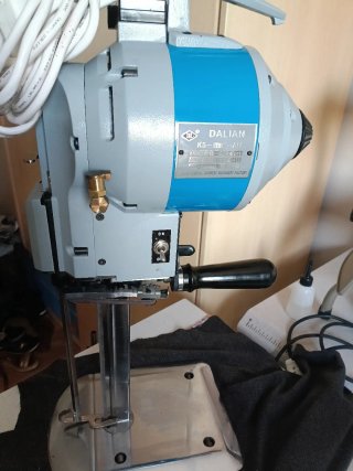 Cortadora de tela vertical marca DALIAN de 10"