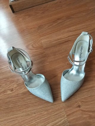 Zapatos de tacón plateados talla 37