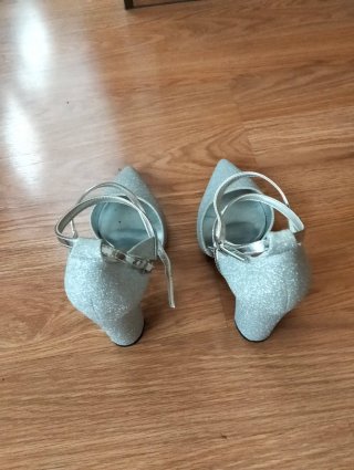 Zapatos de tacón plateados talla 37