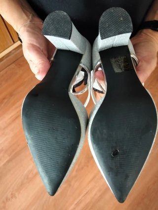 Zapatos de tacón plateados talla 37