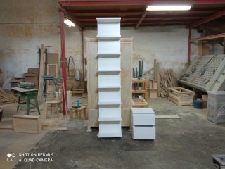 Estantería blanca de madera