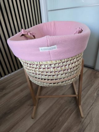 Moisés para bebé de mimbre y madera