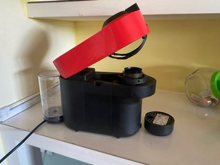 Cafetera Nespresso Vertuo Roja
