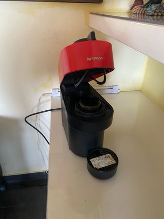 Cafetera Nespresso Vertuo Roja