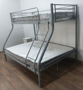 Litera Cama matrimonial  + (2) Colchones. REBAJADA