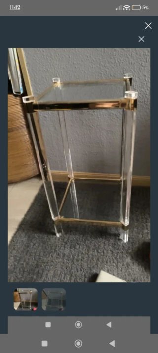 Mesa mesita auxiliar metacrilato,  metal dorado y