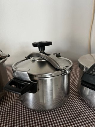 Olla a presión metálica