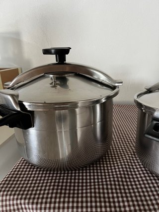 Olla a presión metálica