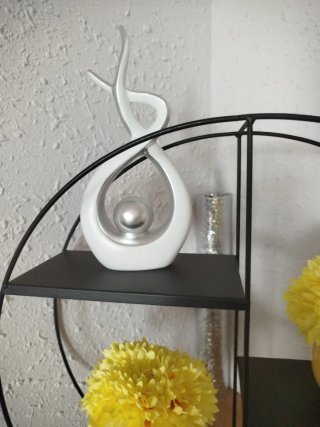 Estantería Decorativa Círculo con Adornos