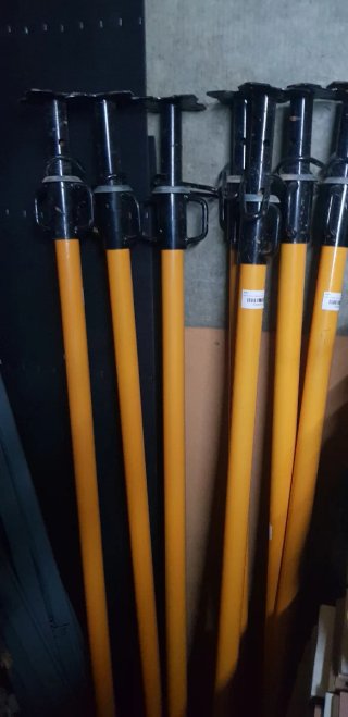 Puntales de obra metálicos