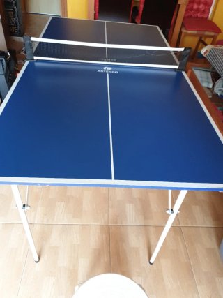 Mesa de ping pong Artengo. Medidas: 1,40 x 73 x 76