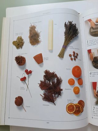 Libro, Arreglos con flores secas