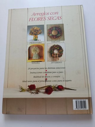 Libro, Arreglos con flores secas