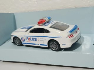 Coche 1:43 Policía Americana