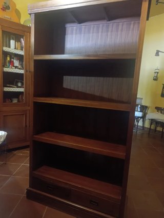 Estantería de madera de teka