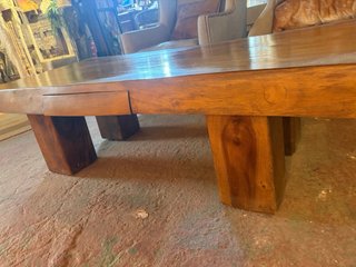 Impresionante Mesa de centro de madera teca maciza