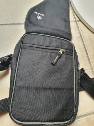 Bolso Deuter Negro y Gris