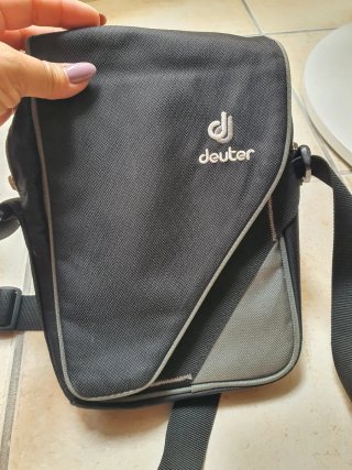 Bolso Deuter Negro y Gris