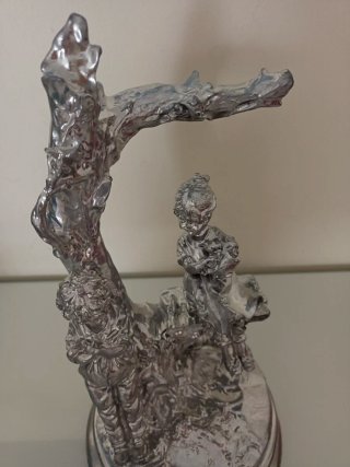 Figura metal niños árbol base