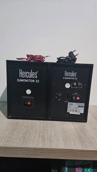 Altavoces Hercules DJMonitor 32