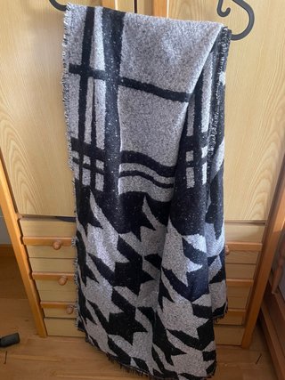 Bufanda de cuadros y pata de gallo