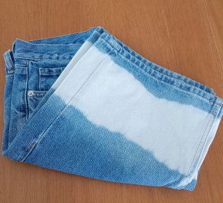 Pantalón vaquero corto tie-dye