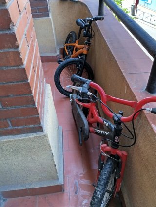 Bicicleta Monty 165 Roja y Negra