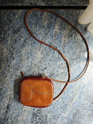 Bolso de piel marrón