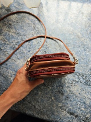 Bolso de piel marrón