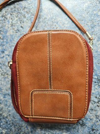 Bolso de piel marrón