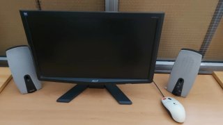 Pantalla Acer Negra y Blanca.