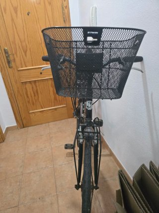 Bicicleta de adulto con cesta
