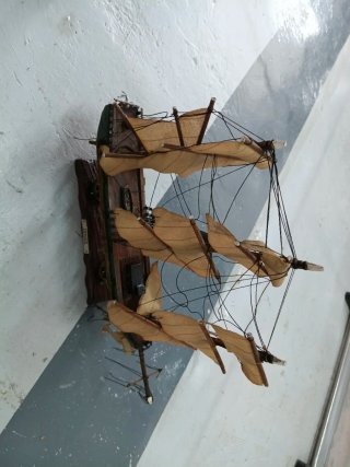 Barco de madera decorativo
