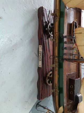 Barco de madera decorativo
