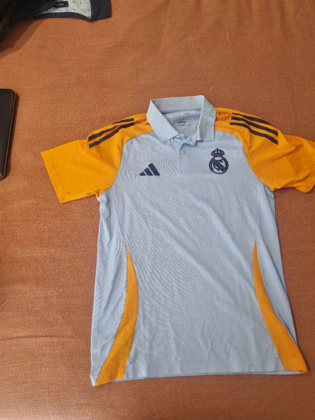 Polo de paseo Real Madrid Adidas Azul y Amarillo