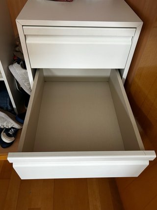 Cajonera de madera blanca
