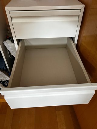 Cajonera de madera blanca