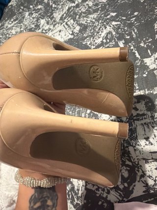 Tacones Michael Kors Beige