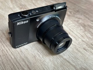 Nikon Coolpix S8000 de 14.2MP Negra