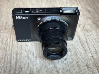 Nikon Coolpix S8000 de 14.2MP Negra