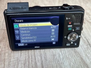 Nikon Coolpix S8000 de 14.2MP Negra