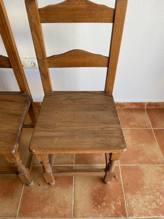 Tre sedie in legno massello