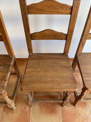Tre sedie in legno massello