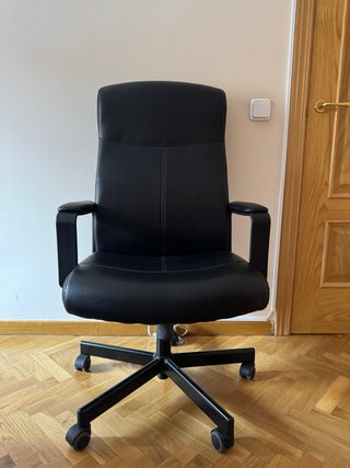 Silla de oficina Ikea giratoria negra