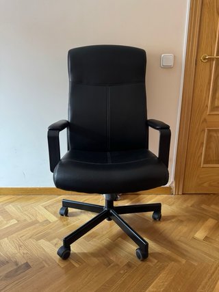 Silla de oficina Ikea giratoria negra