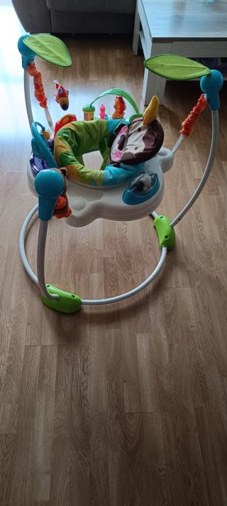 Saltador para bebé con juguetes
