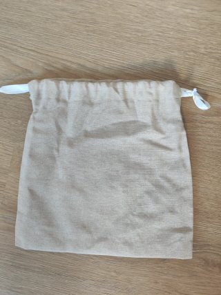 Bolsita de tela con bordado