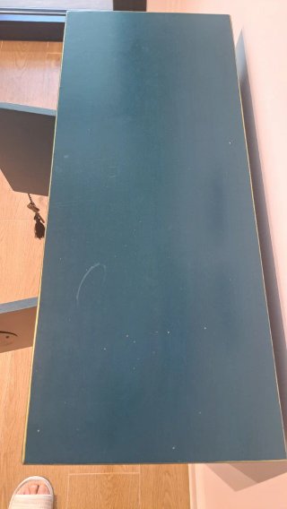 Consola Oriental Azul con Detalles Dorados